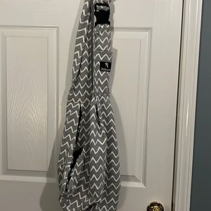 Jekeno chevron pet carrier. Perfect hands free carrying for pups and cats!